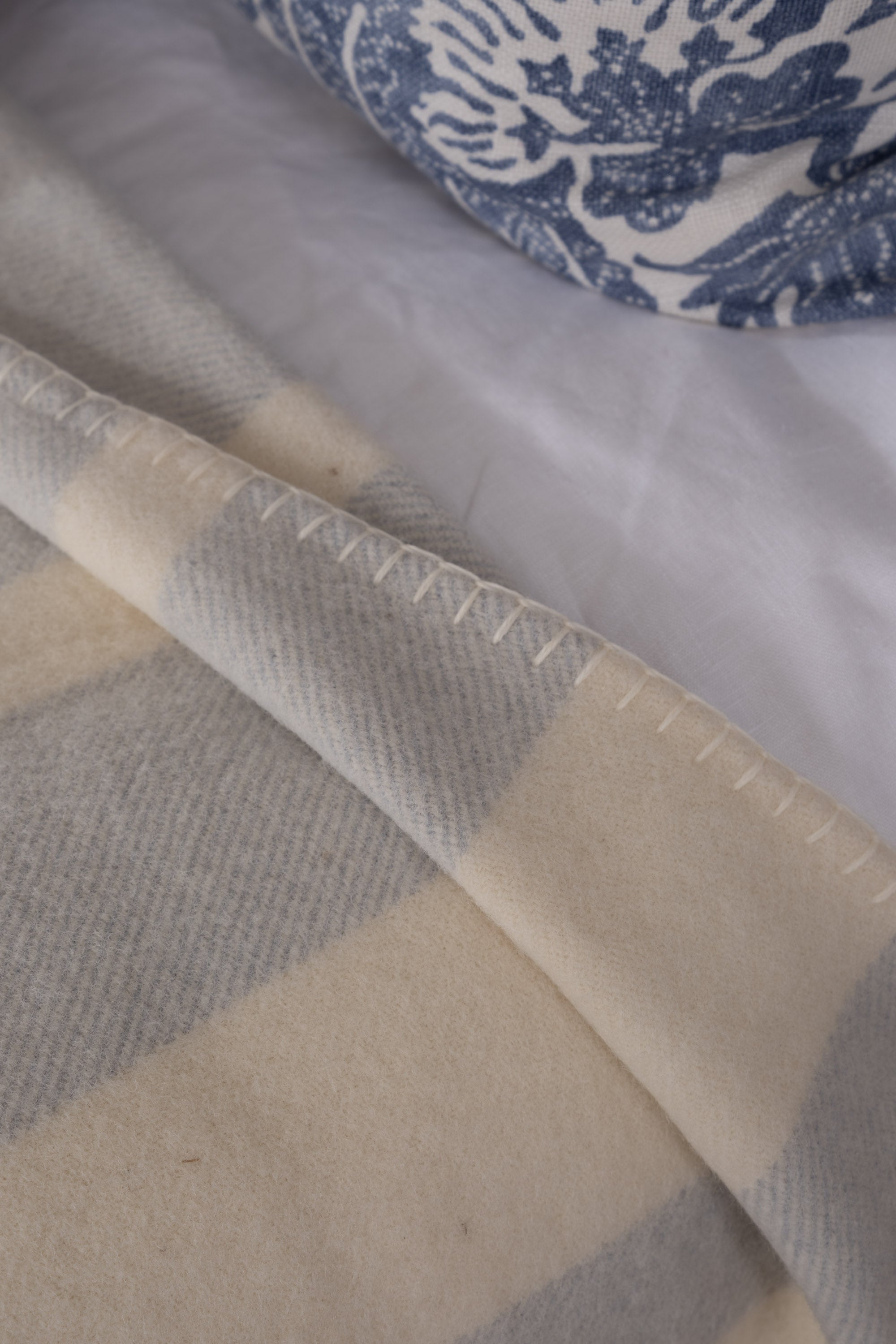 Belmont Station 纯正 Perendale 羔羊毛毯