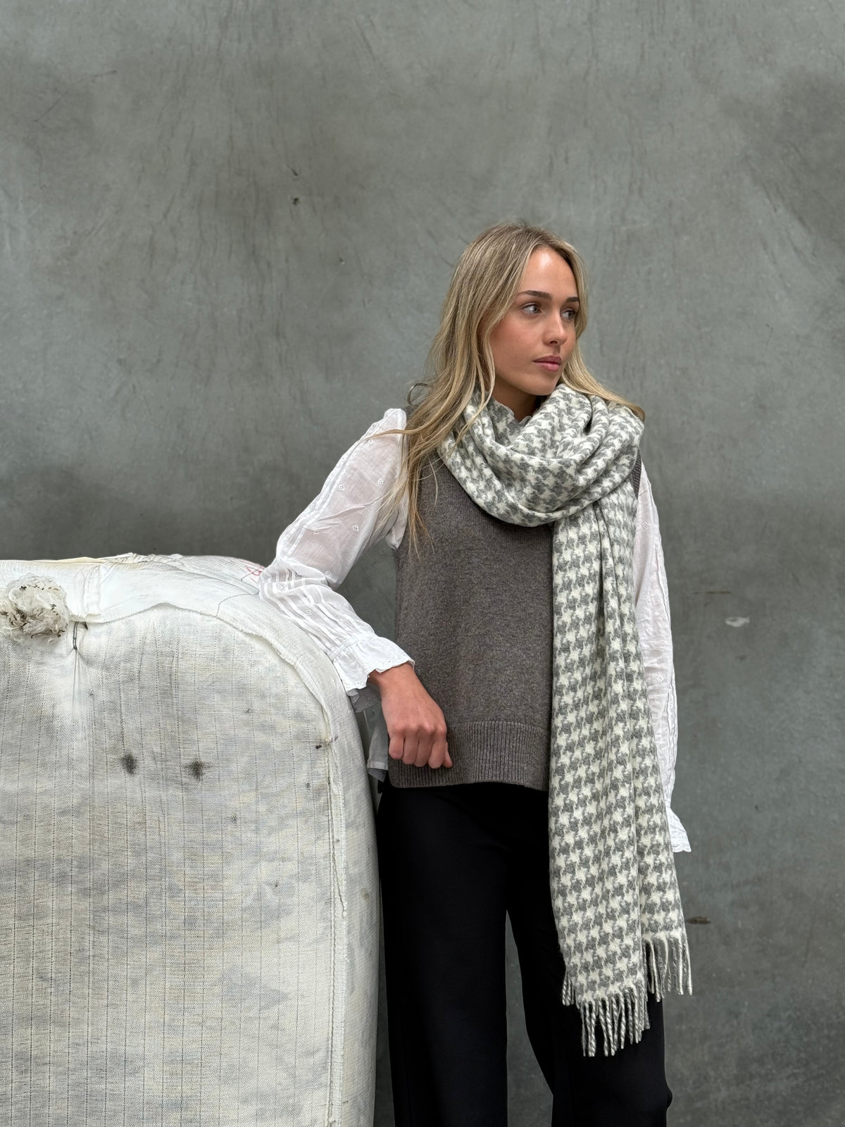 Houndstooth Silver &amp; Ecru Scarf
